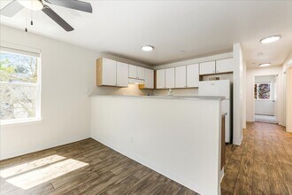 Foster Plaza Apartments in Portland, OR - Building Photo - Building Photo