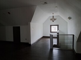 261 Maple St, Unit 3rd Floor in New Britain, CT - Building Photo