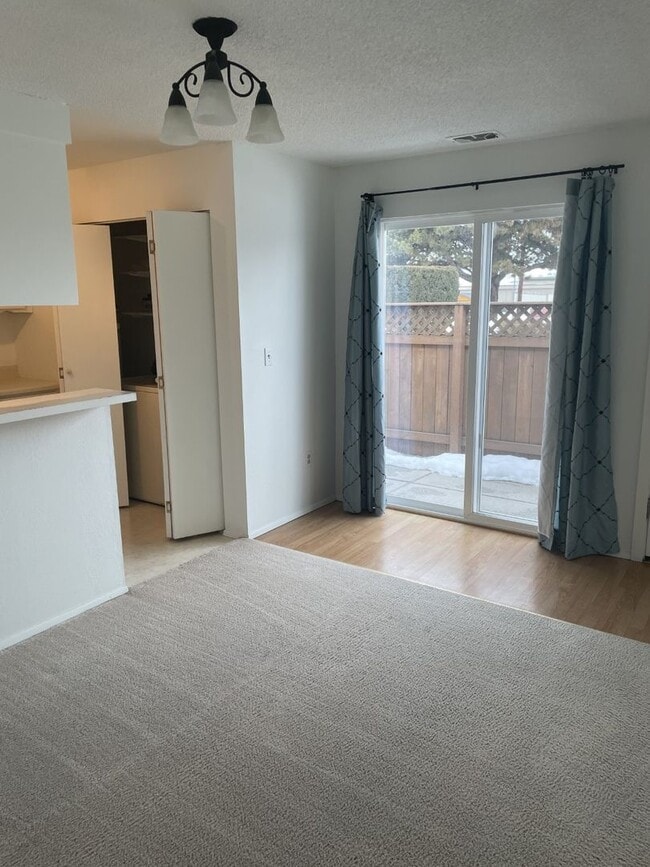 100 Simon St SE in East Wenatchee, WA - Building Photo - Building Photo