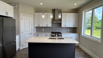 4-bedroom, 2.5-bathroom home in the heart in Prince Edward, ON - Building Photo