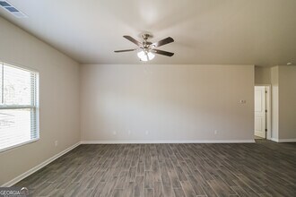 6037 Heisler St in Rex, GA - Building Photo - Building Photo