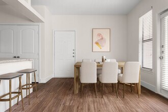 Lakeside Villas (Dallas) in Grand Prairie, TX - Foto de edificio - Building Photo