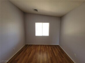 5228 Mineral Lake Dr in Las Vegas, NV - Building Photo - Building Photo