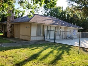 4260 Clayton Rd, Unit 18 in Concord, CA - Foto de edificio - Building Photo