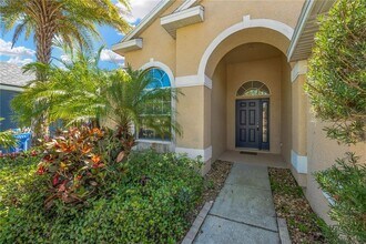 1833 Mira Lago Cir in Ruskin, FL - Building Photo - Building Photo