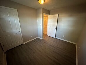 3602 Greensboro St, Unit B in Greensboro, NC - Foto de edificio - Building Photo
