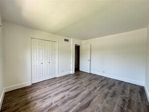 16215 Saddle Club Rd in Weston, FL - Building Photo - Building Photo
