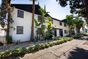 7056 Lanewood Ave in Los Angeles, CA - Building Photo