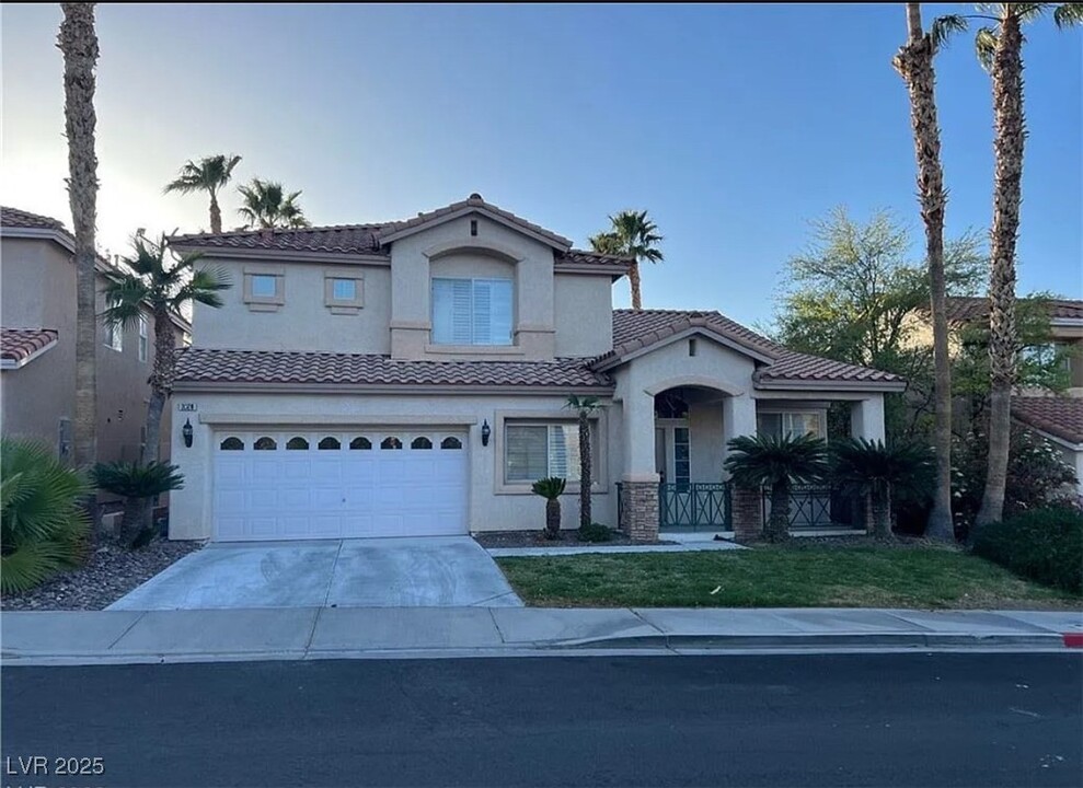 2028 Rainbow View St in Henderson, NV - Foto de edificio