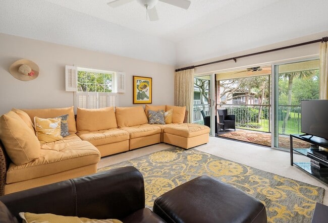 property at 2 Park Shores Cir