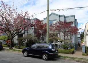 Emerald Court in Vancouver, BC - Building Photo - Building Photo