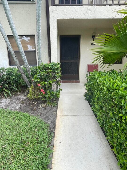 4598 Lucerne Lakes Blvd E in Greenacres, FL - Building Photo