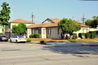 1389 E Garfield Ave in Glendale, CA - Building Photo - Building Photo