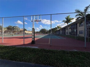 301 Cambridge Rd in Hollywood, FL - Foto de edificio - Building Photo