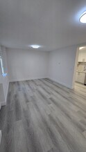 6985 Canada Wy in Burnaby, BC - Building Photo - Building Photo