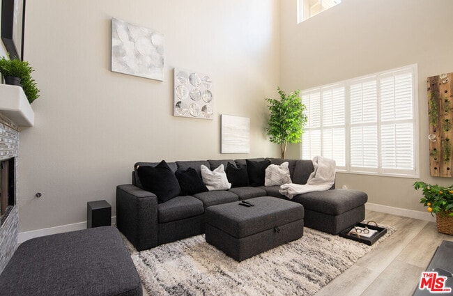 596 Fenwick Way in Simi Valley, CA - Building Photo - Building Photo