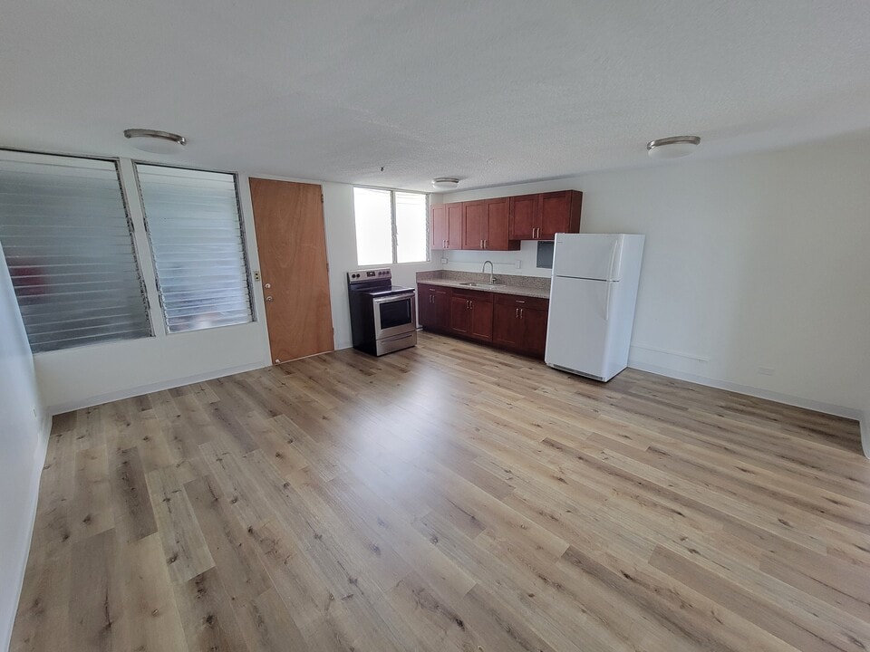 3175 Waialae Ave, Unit 203 in Honolulu, HI - Building Photo