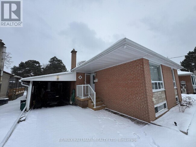 6 Bailey Crescent in Aurora, ON - Building Photo - Building Photo