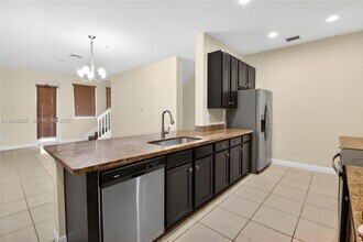 1032 SW 147th Ave in Pembroke Pines, FL - Building Photo - Building Photo