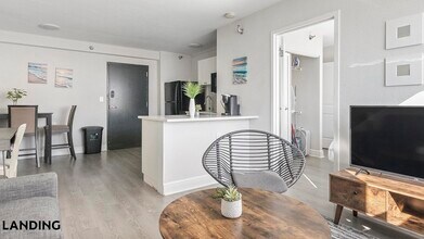 305 Dr. M.L.K. Jr St S in St. Petersburg, FL - Building Photo - Building Photo