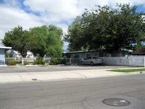 Park Place Apartments in Hemet, CA - Foto de edificio - Building Photo