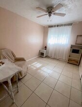 110 B St in St. Augustine, FL - Foto de edificio - Building Photo