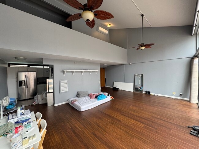 1088 Bishop St in Honolulu, HI - Building Photo - Building Photo