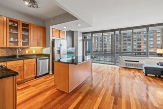 389 WASHINGTON St in Jersey City, NJ - Building Photo - Building Photo