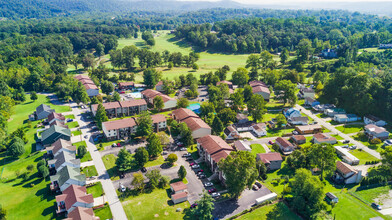 Country Club Apartments in Huntington, WV - Building Photo - Building Photo