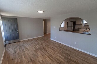 6007 N Vickie Dr in Columbia, MO - Building Photo - Building Photo