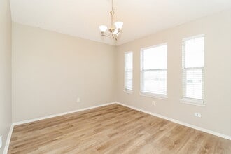 1024 Stockton Dr in Burleson, TX - Foto de edificio - Building Photo