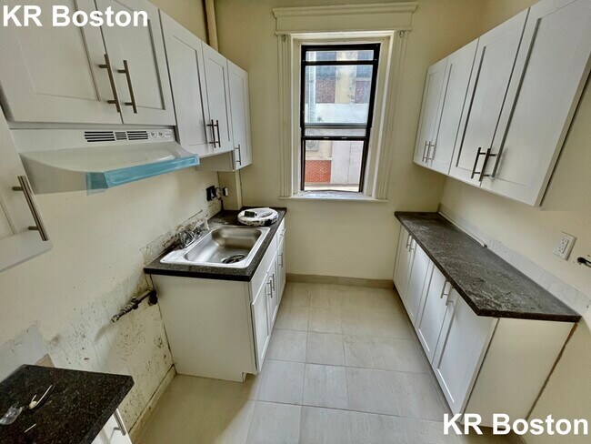 1267 Commonwealth Ave in Boston, MA - Building Photo - Building Photo