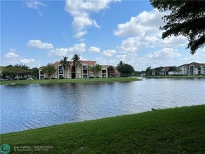 7765 Yardley Dr in Tamarac, FL - Building Photo - Building Photo