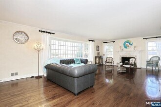 328 W Ridgewood Ave in Ridgewood, NJ - Building Photo - Building Photo