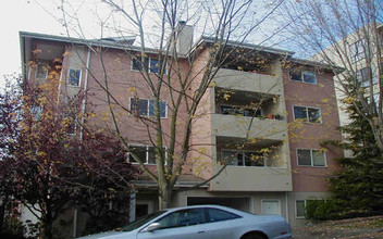 Constance Manor Apartments in Seattle, WA - Building Photo - Building Photo