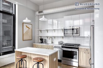 676 N La Salle Dr in Chicago, IL - Building Photo - Building Photo