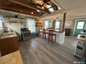 92 Caroline Rd in East Haven, CT - Building Photo - Building Photo