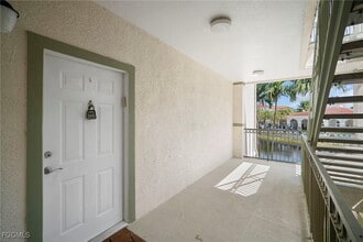 23660 Walden Center Dr in Estero, FL - Foto de edificio - Building Photo