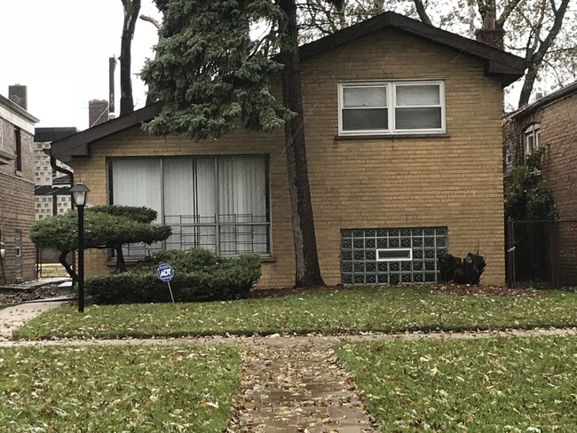 property at 8610 S Wabash Ave