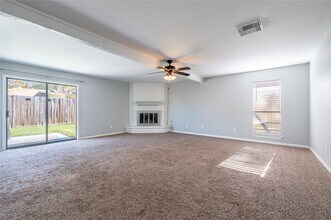 10215 Kirkwren Dr in Houston, TX - Building Photo - Building Photo