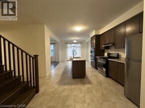 74 Witteveen Dr in Brantford, ON - Building Photo - Building Photo