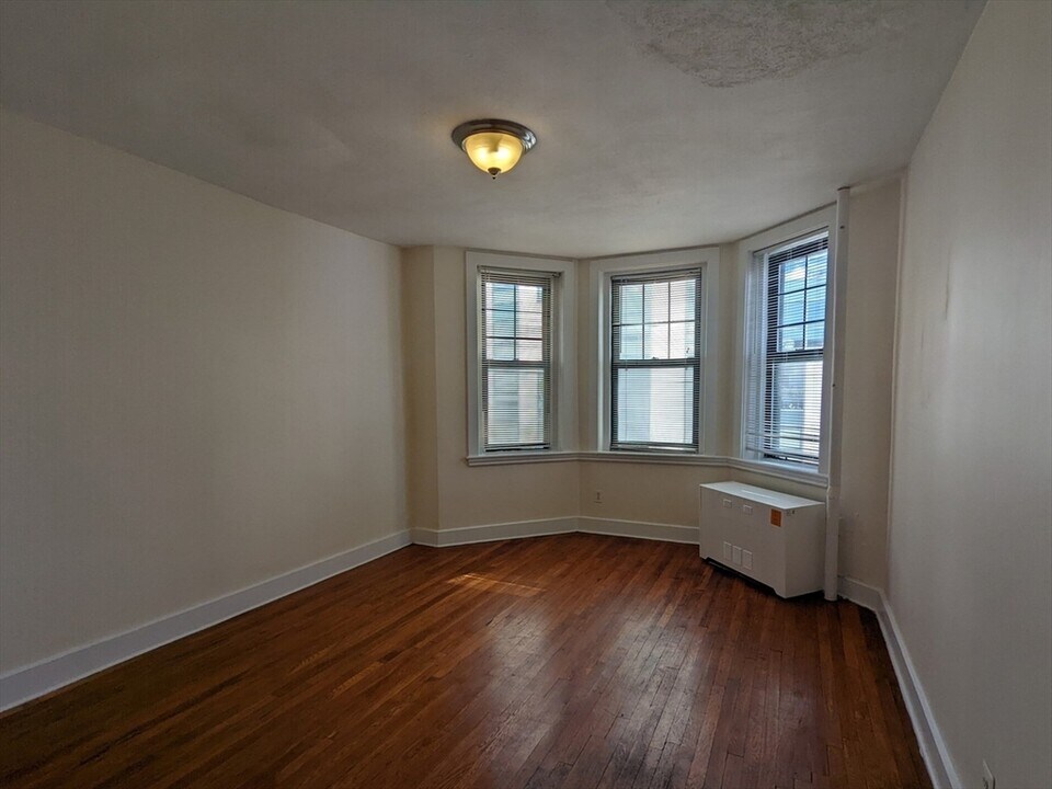 31 Peterborough St in Boston, MA - Building Photo