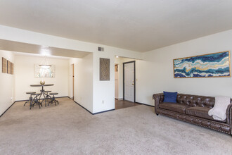 Nottingham Place Apartments in Kalamazoo, MI - Building Photo - Interior Photo