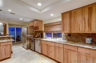 74 Kingston Ct W in Coronado, CA - Building Photo - Building Photo