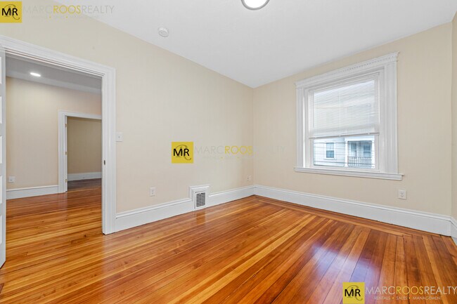 42 Brackett St, Unit 44-2 in Boston, MA - Building Photo - Building Photo