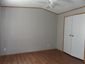 108 S 7th St in Highlands, TX - Building Photo - Building Photo