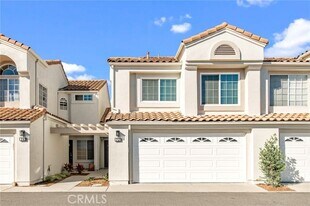 72 Almador in Irvine, CA - Building Photo