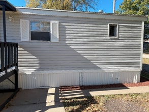 33 Village Ct in Mediapolis, IA - Building Photo - Building Photo