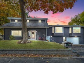 1649 Gull Ln in Mound, MN - Building Photo