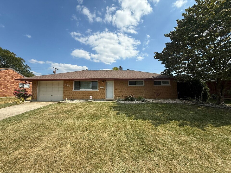 4320 Harbison St in Dayton, OH - Building Photo